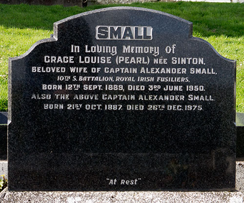 Headstone of Grace Louise Small (n&eacute;e Sinton) - 1889 1950