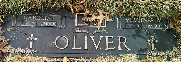Headstone of Virginia May Oliver (n&eacute;e Sinton) 1910 - 1998