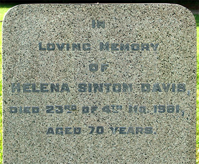 Headstone of Helena Sinton Davis<br />(n&eacute;e Reid) 1890 - 1961